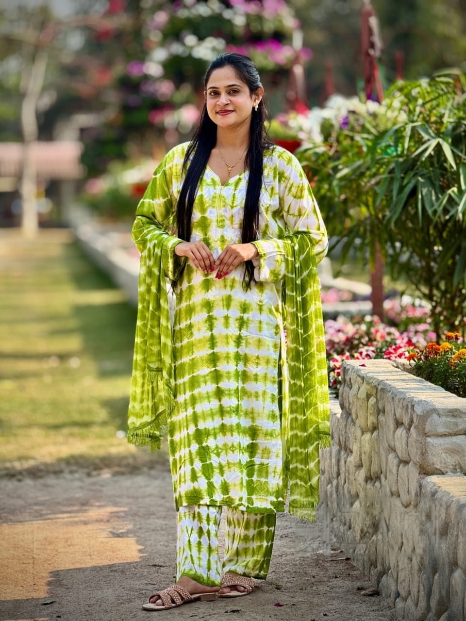 স্টাইলিশ পিউর সুতি বাটিক থ্রি-পিস